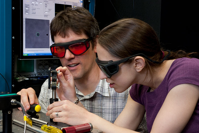 Dr. Neuman and graduate student Tamara Litwin adjust an imaging lens